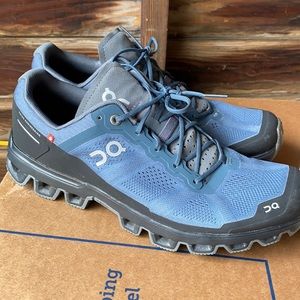 OnClouds Sz 10 Men’s shoes. Blue. Wore twice.